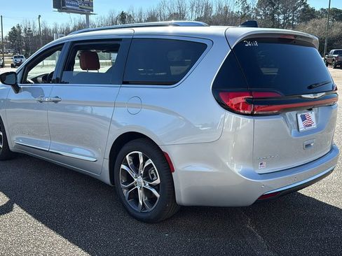 New 2026 Chrysler Pacifica Pinnacle image 6