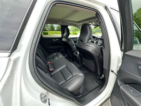 Used 2022 Volvo XC60 B5 Inscription w/ Protection Package Premier image 17