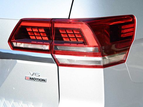 Used 2018 Volkswagen Atlas SEL Premium AWD/4WD image 7