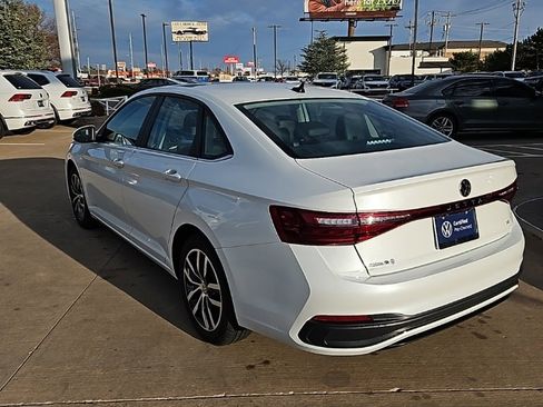 Used 2025 Volkswagen Jetta SE image 7