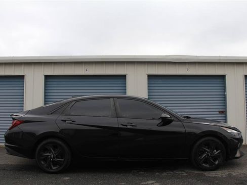 Used 2021 Hyundai Elantra SEL w/ Convenience Package FWD image 9