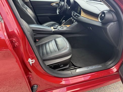 Used 2017 Alfa Romeo Giulia Ti w/ TI Lusso Light Wood Package RWD image 19