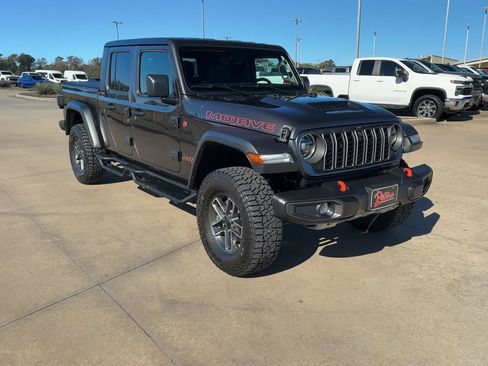 Used 2025 Jeep Gladiator Mojave w/ Convenience Group image 2
