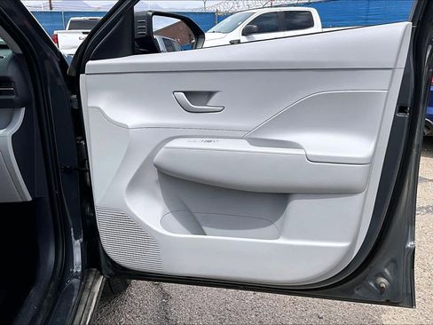 Used 2025 Hyundai Kona SEL image 21