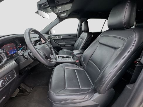 Used 2020 Ford Explorer XLT w/ Equipment Group 202A RWD image 13