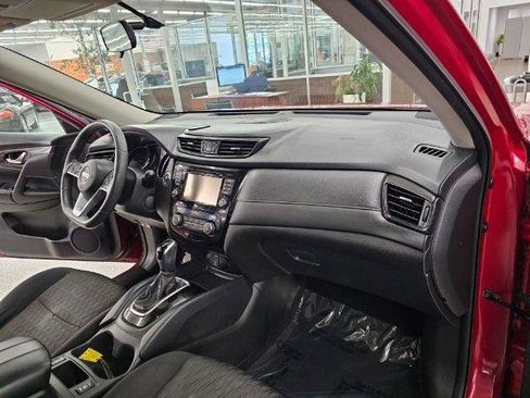 Used 2017 Nissan Rogue SV AWD/4WD image 9