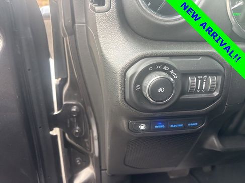 Used 2022 Jeep Wrangler Unlimited Sahara w/ Cold Weather Group image 9