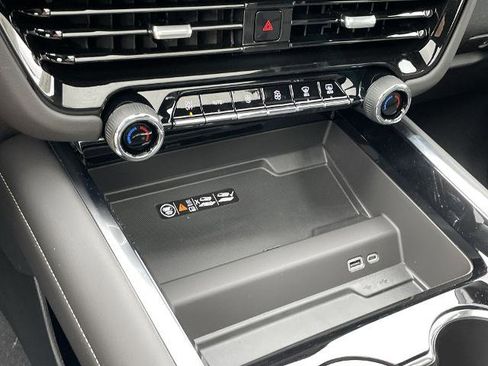 New 2025 Chevrolet Suburban Premier image 64