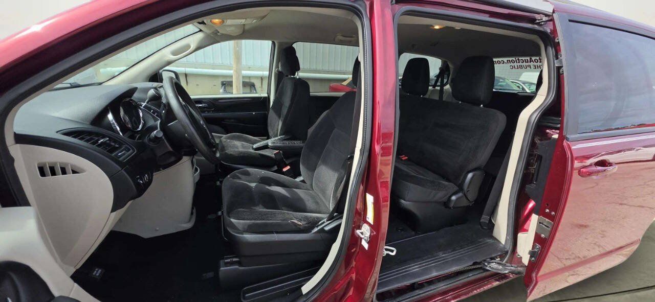 Used 2018 Dodge Grand Caravan SE w/ UConnect Hands-Free Group FWD image 8