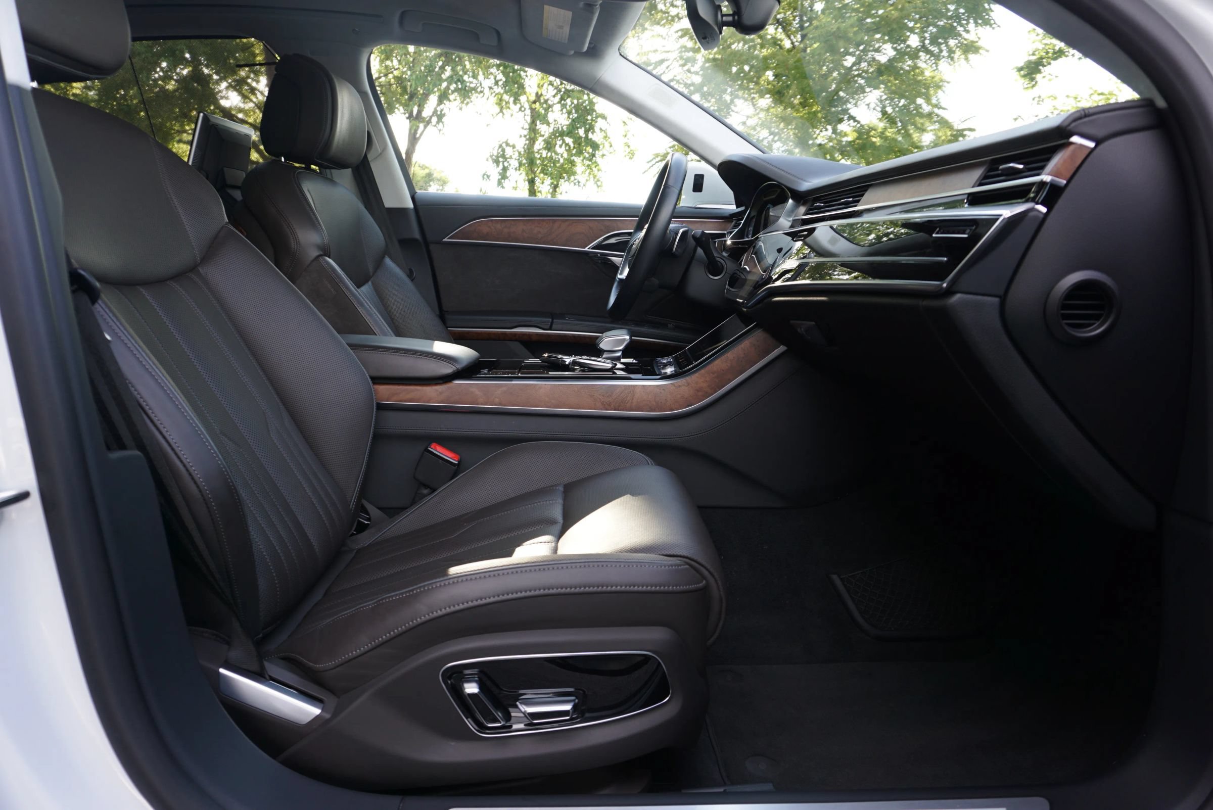 Used 2020 Audi A8 L 4.0T w/ Sport Plus Package AWD/4WD image 21