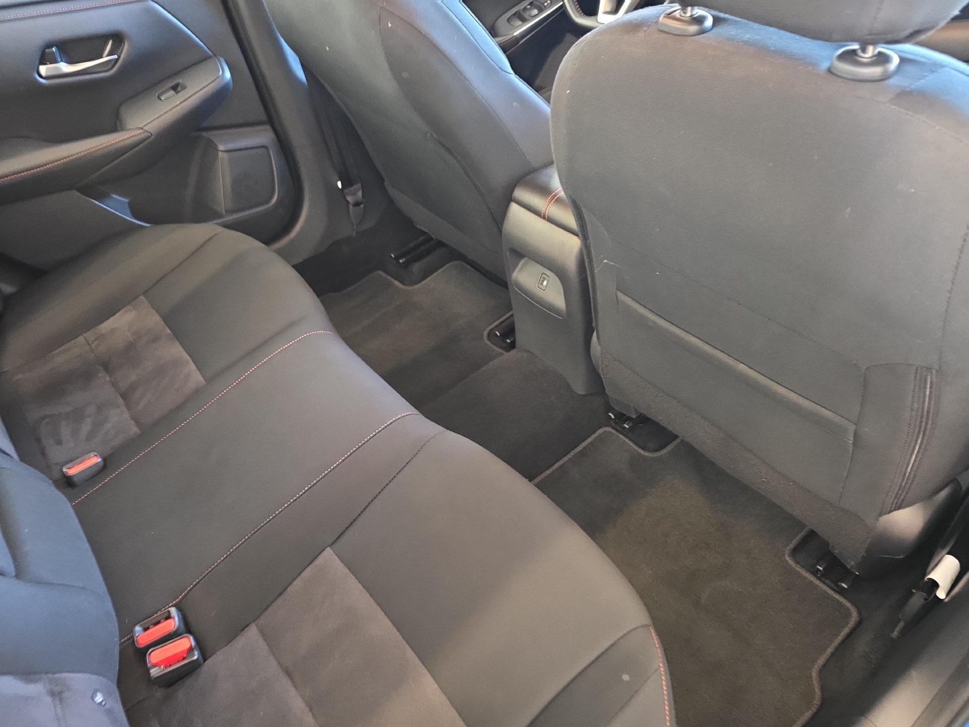 Used 2025 Nissan Sentra SR FWD image 11