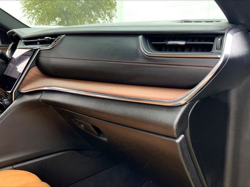 Used 2024 Jeep Grand Cherokee L Summit w/ High Altitude Package AWD/4WD image 19