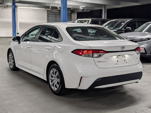 Used 2021 Toyota Corolla LE image 5