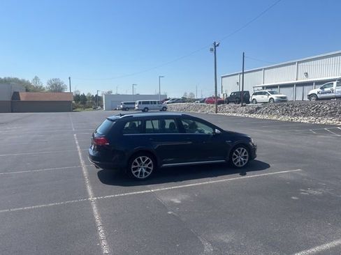 Used 2017 Volkswagen Golf Alltrack SEL image 4