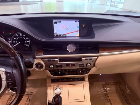 Used 2015 Lexus ES 350 w/ Ultra Luxury Package image 25