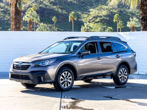 Used 2022 Subaru Outback Premium image 5