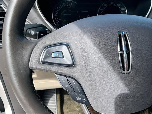 Used 2017 Lincoln MKX Reserve w/ Driver Assistance Package FWD image 28