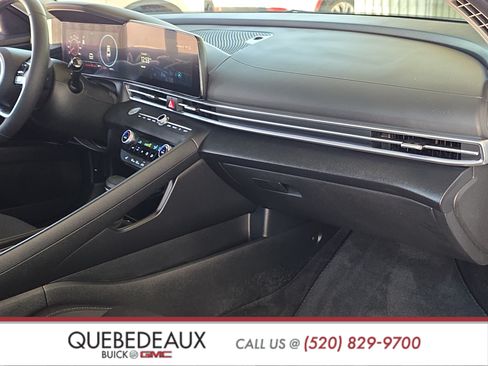 Used 2025 Hyundai Elantra SEL FWD image 29