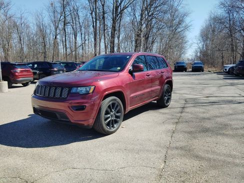 Certified 2018 Jeep Grand Cherokee Altitude image 1
