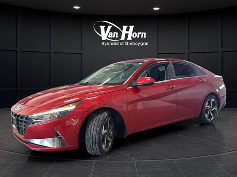 Used 2022 Hyundai Elantra SEL w/ Convenience + Premium Package FWD image 3