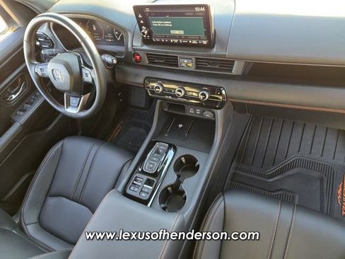 Used 2025 Honda Pilot TrailSport image 19