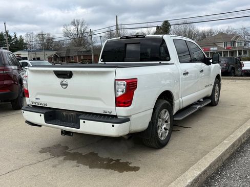 Used 2018 Nissan Titan SV w/ SV Convenience Package image 6