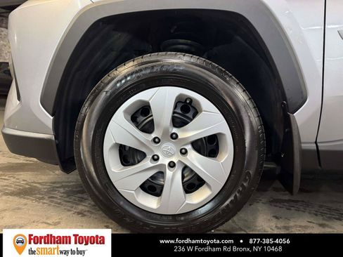 Used 2023 Toyota RAV4 LE AWD/4WD image 9