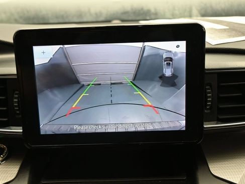 Used 2020 Ford Explorer XLT w/ Equipment Group 202A AWD/4WD image 23