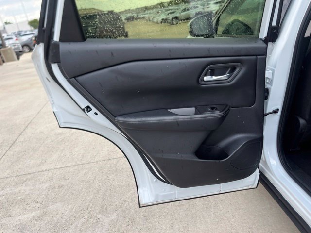 Used 2025 Nissan Rogue SV FWD image 13