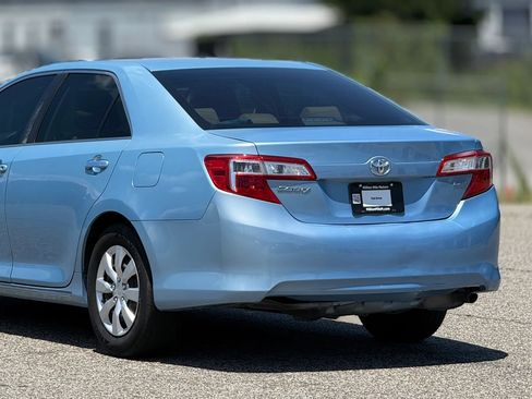 Used 2012 Toyota Camry LE FWD image 16