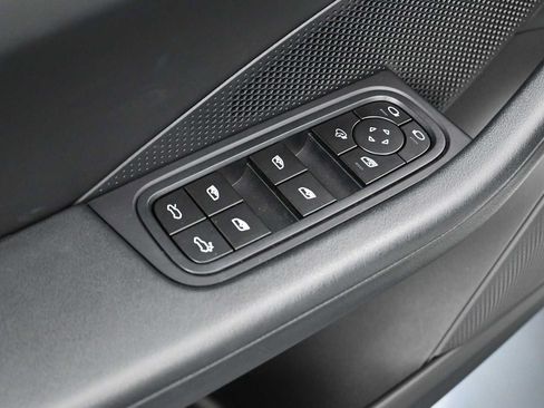 Certified 2025 Porsche Macan Electric RWD image 8