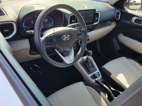 Used 2025 Hyundai Venue SEL FWD image 5