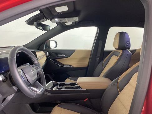 Used 2025 Chevrolet Equinox ACTIV w/ Safety and Technology Package image 12