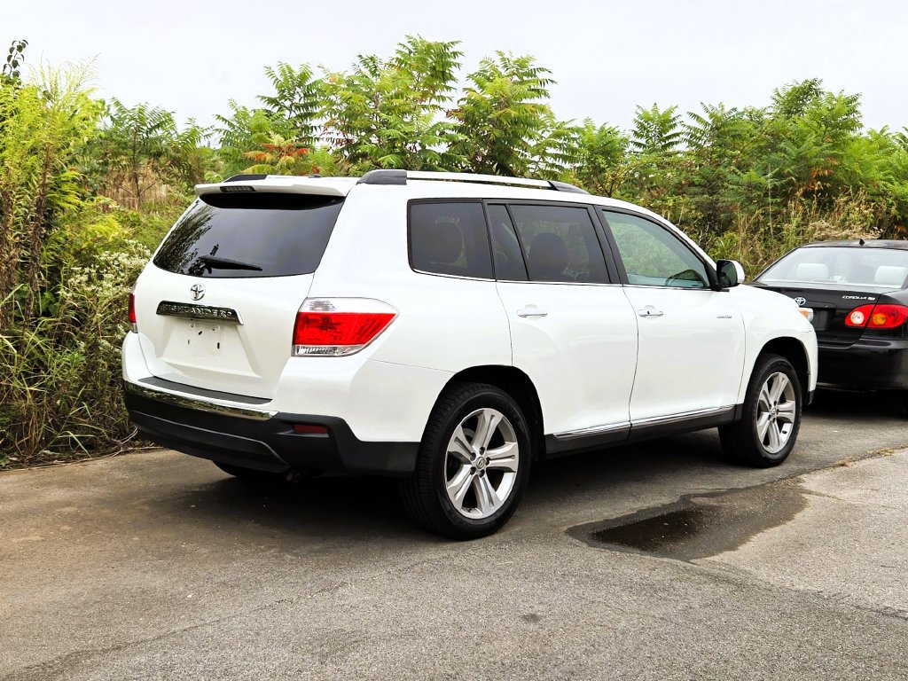 Used 2013 Toyota Highlander Limited FWD image 3
