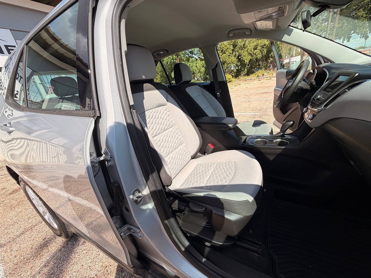 Used 2019 Chevrolet Equinox LS FWD image 13