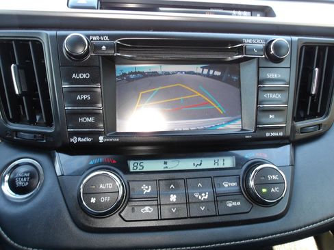 Used 2018 Toyota RAV4 XLE AWD/4WD image 20