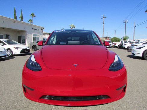 Used 2023 Tesla Model Y Long Range AWD/4WD image 3