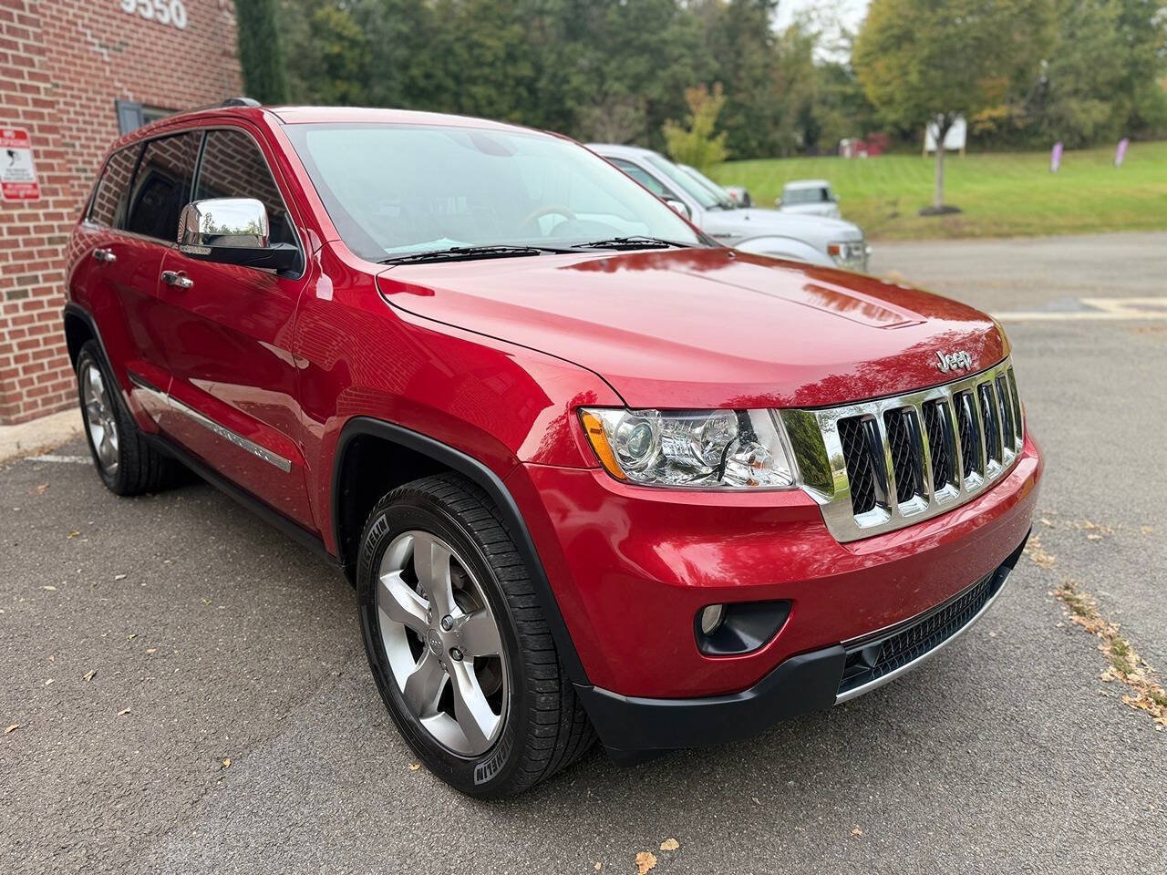Used 2011 Jeep Grand Cherokee Overland AWD/4WD image 7