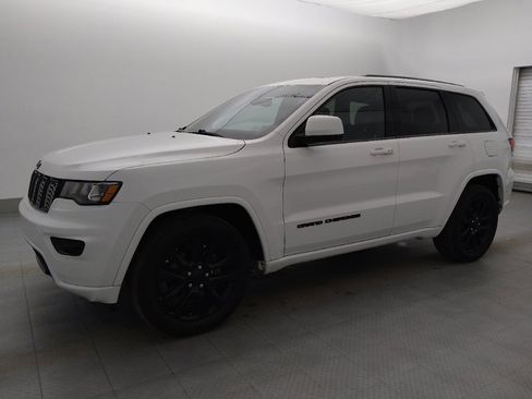 Used 2019 Jeep Grand Cherokee Altitude RWD image 2