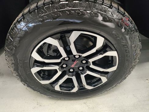 New 2026 GMC Canyon AT4 w/ Technology Plus Package image 3