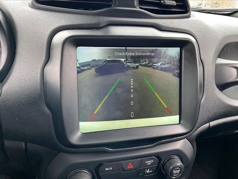 Used 2023 Jeep Renegade Latitude image 18