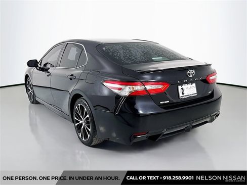 Used 2018 Toyota Camry L image 7