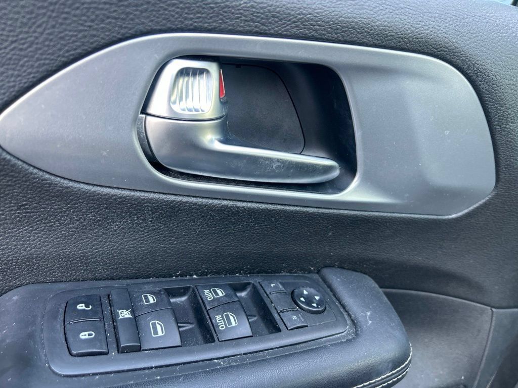 Used 2019 Chrysler Pacifica Touring Plus w/ S Appearance Package FWD image 15