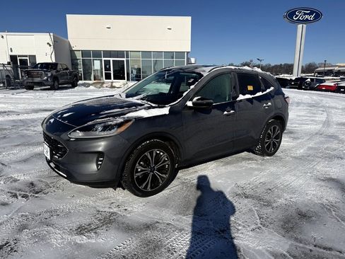 Used 2022 Ford Escape SE w/ SE Sport Appearance Package image 7
