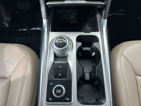 Used 2020 Ford Explorer XLT w/ Equipment Group 202A image 12