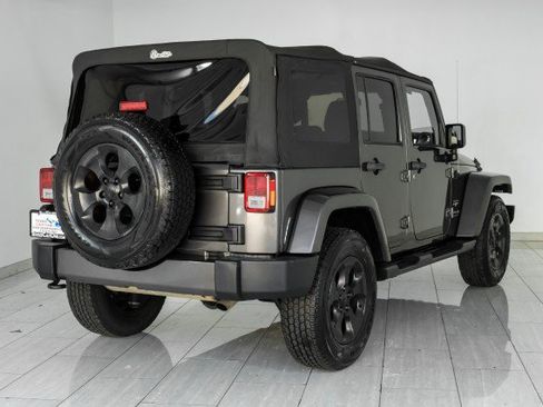 Used 2018 Jeep Wrangler Unlimited Sahara AWD/4WD image 6