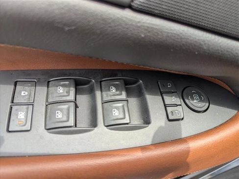 Used 2017 Cadillac Escalade ESV Premium Luxury RWD image 10