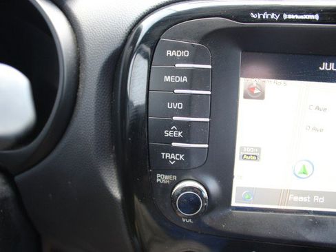Used 2014 Kia Soul + w/ Primo Package FWD image 25