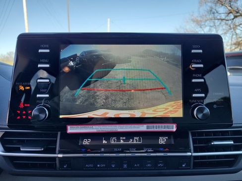 Used 2024 Toyota Sienna XLE image 17