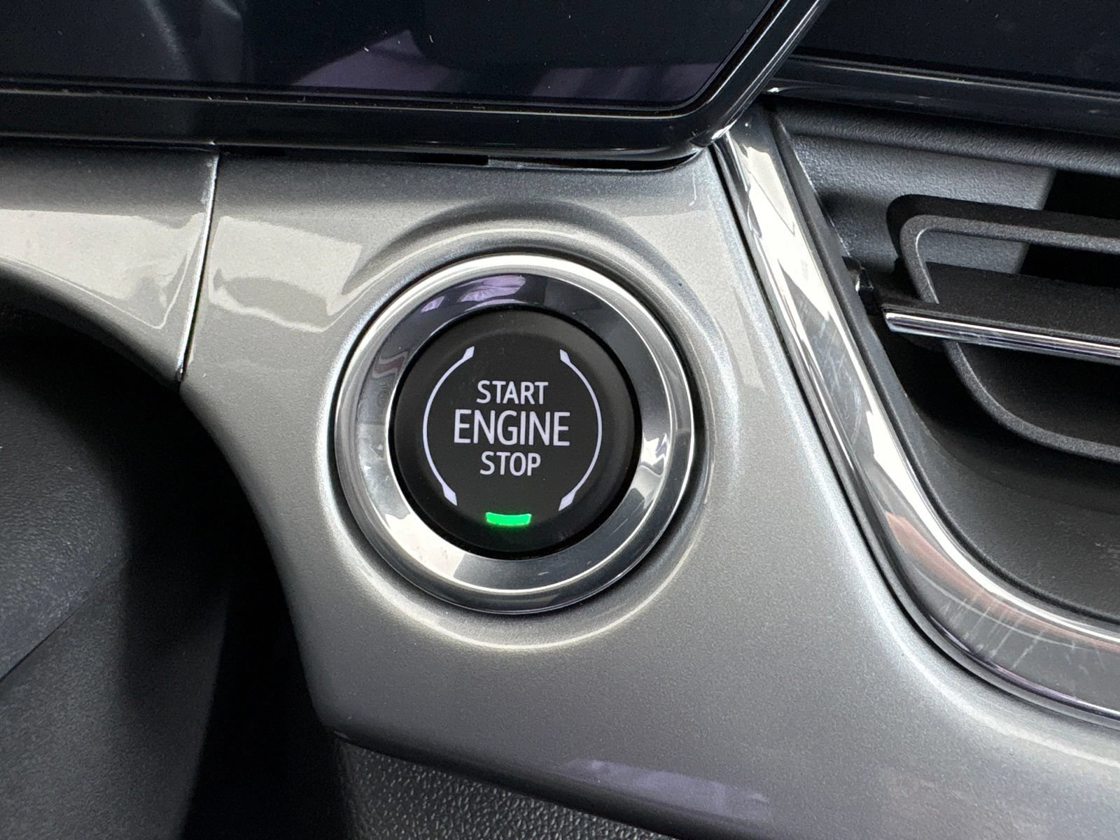 New 2026 Chevrolet Trax LT w/ LT Convenience Package FWD image 25